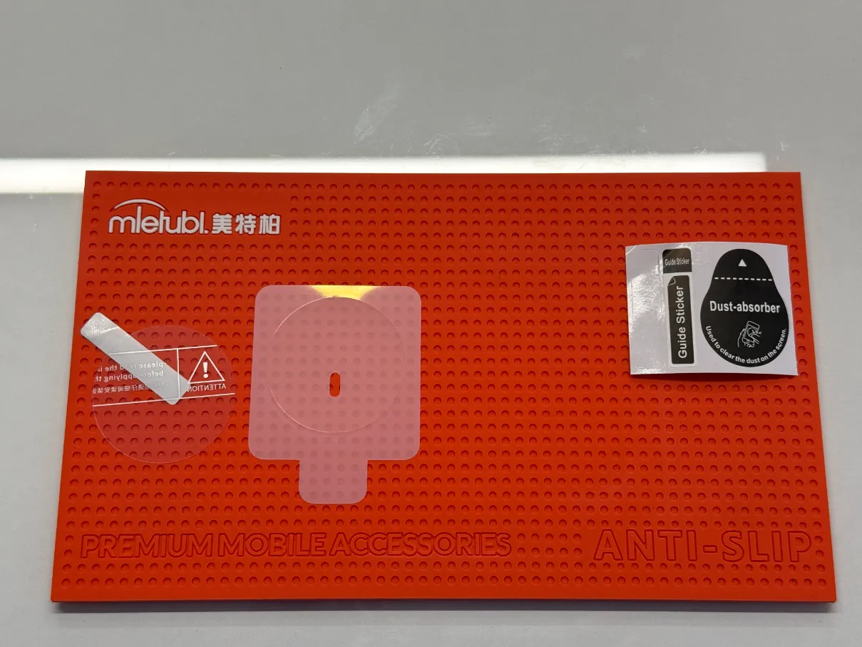 A fólia igazítása a kamera lencséjén